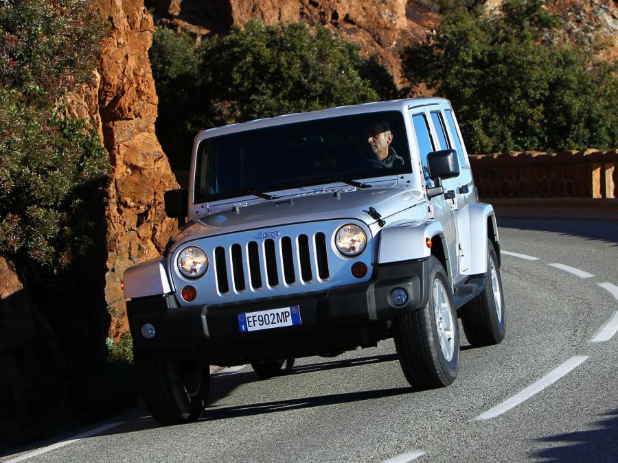  Jeep Wrangler Sahara Unlimited 2011 года  (EU) (фото 19 из 30)